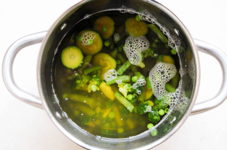 Zielona zupa z kurkami - Krok 4