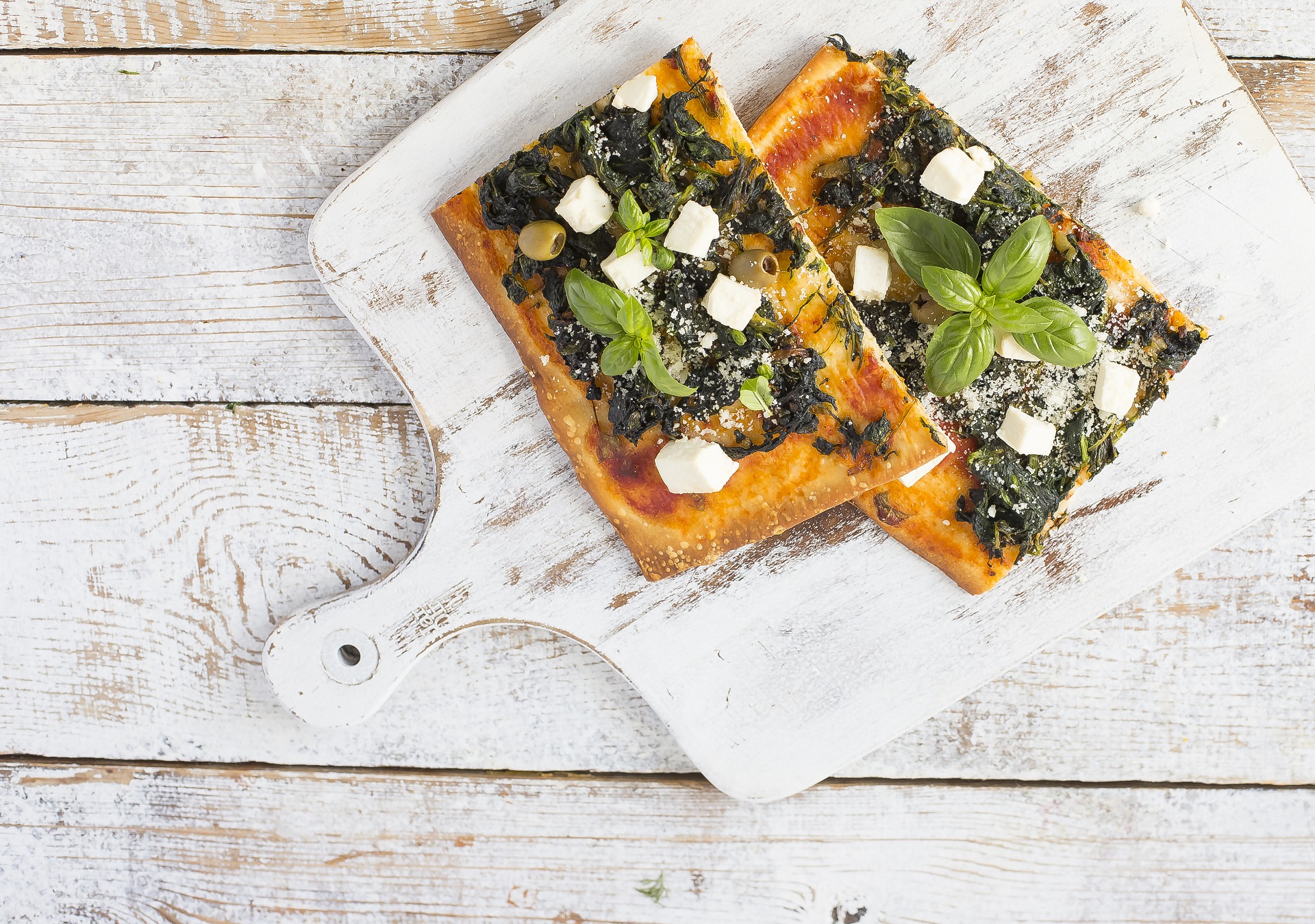 Pizza ze szpinakiem i serem feta