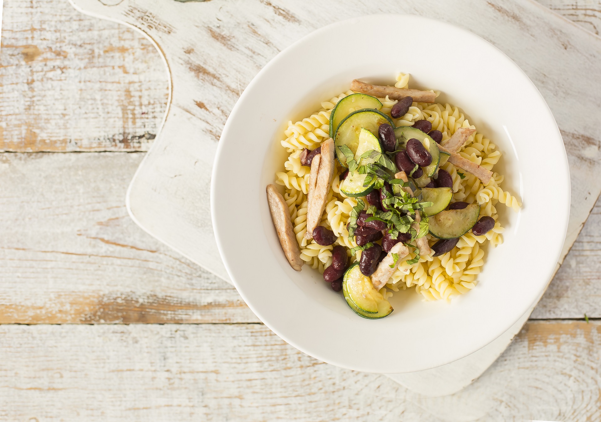 Świderki w sosie z czerwonej fasoli