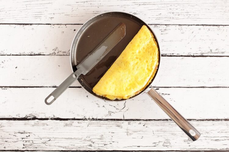 Omlet hawajski z szynką i kukurydzą - Krok 4