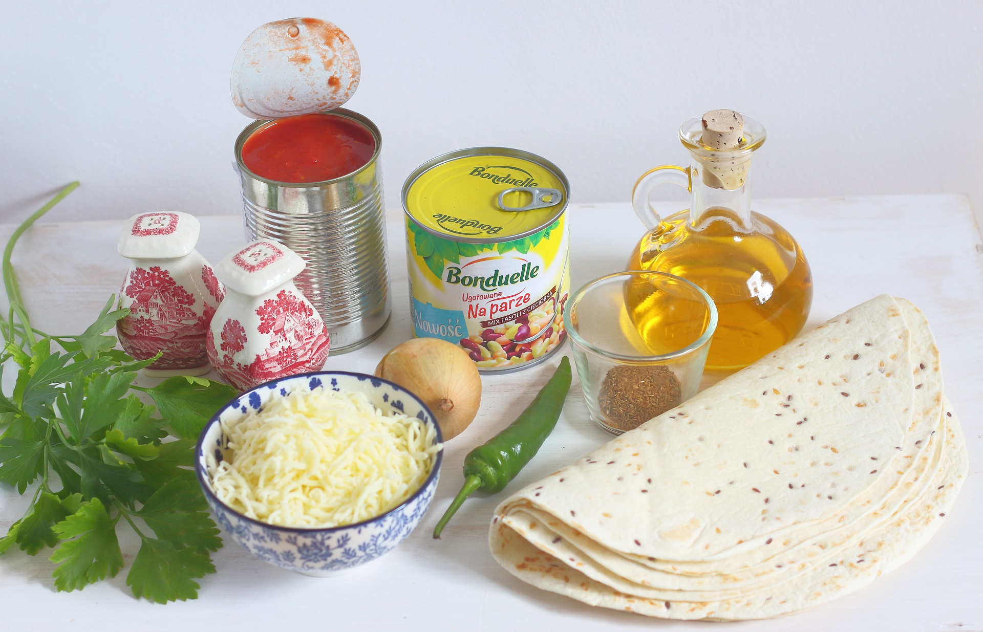 Tostadas z pomidorami, fasolą i cieciorką - Składniki