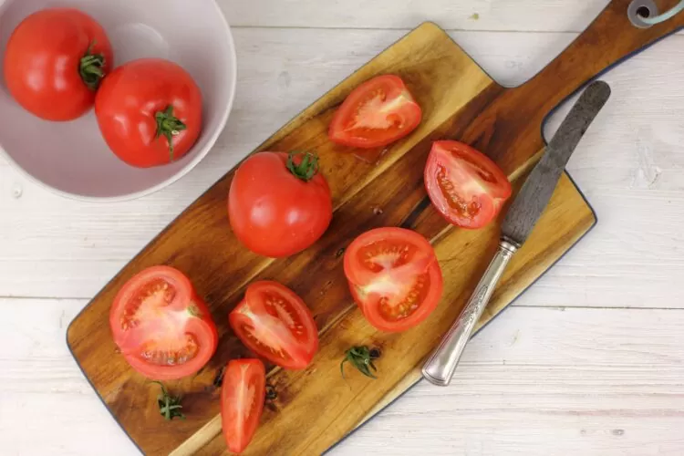 Caprese z pomidorów i brzoskwini - Krok 1