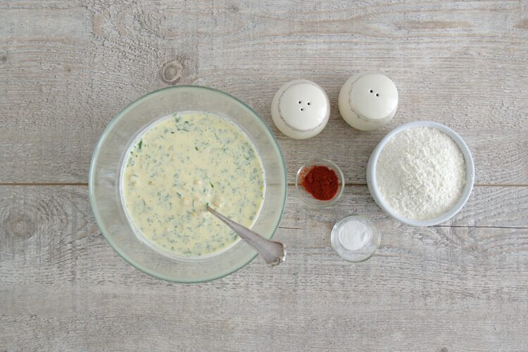 Śniadaniowe placuszki z kukurydzy z jajkiem w koszulce - Krok 2