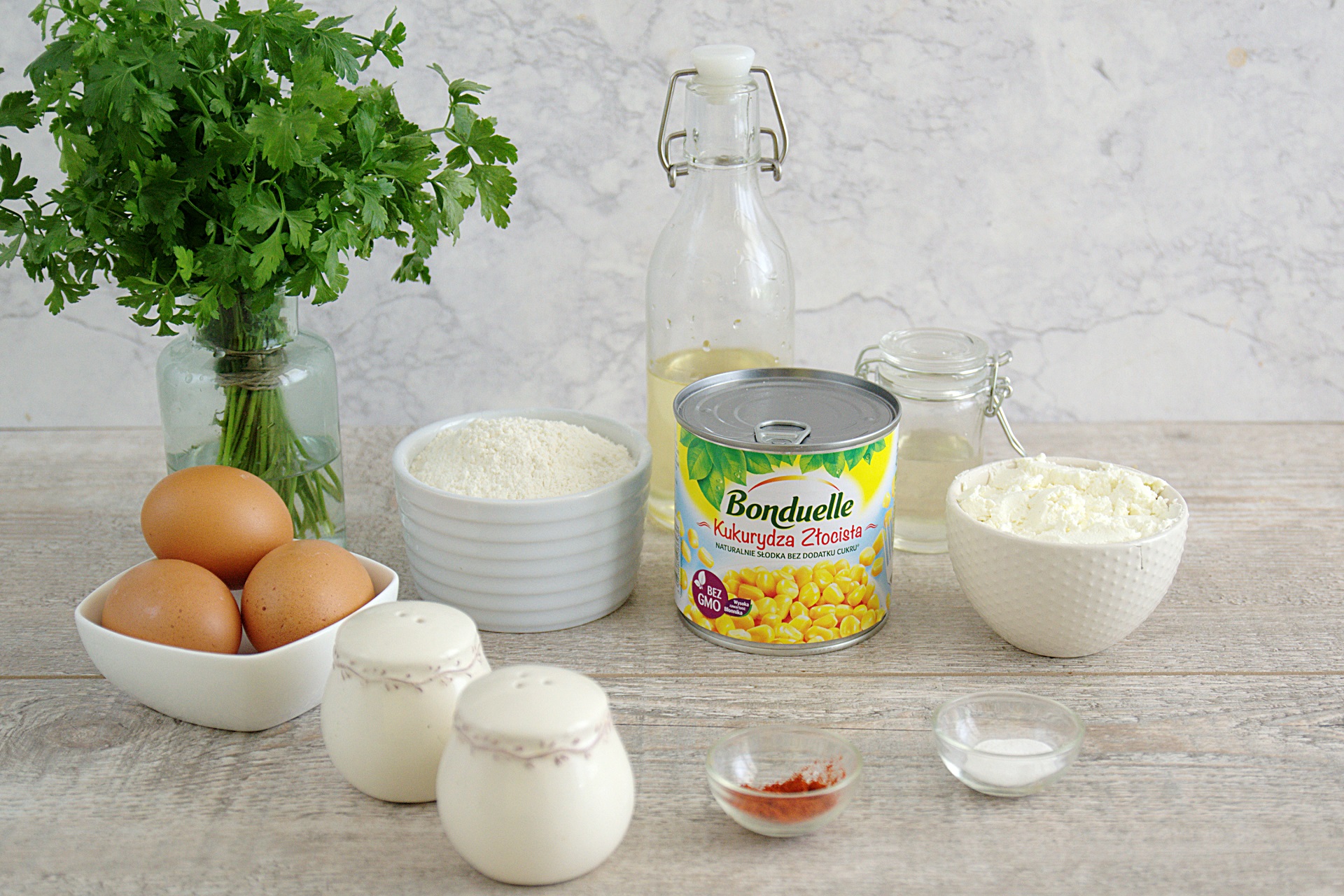 Śniadaniowe placuszki z kukurydzy z jajkiem w koszulce - Składniki