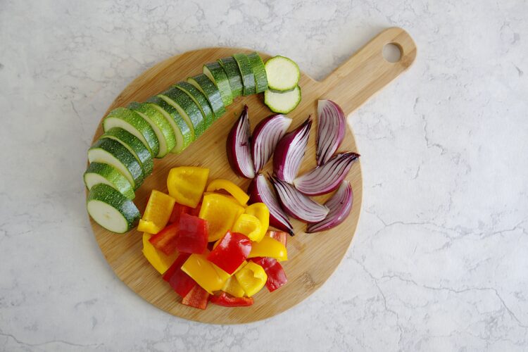 Sałatka z pieczonymi warzywami i cieciorką - Krok 1