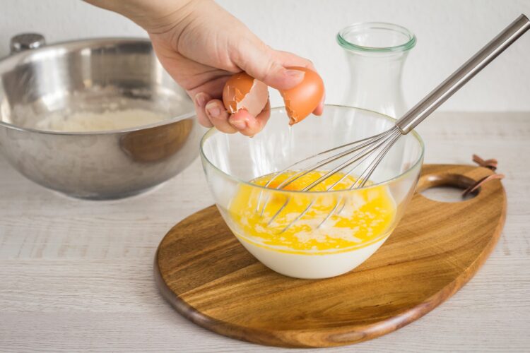 Serowe gofry z dynią, żurawiną i orzechami - Krok 1