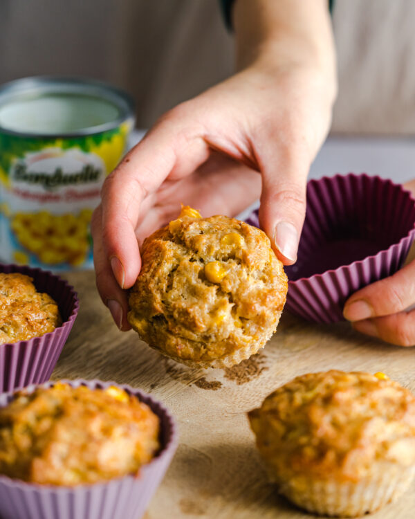Upieczone muffinki z kukurydzą na imprezę