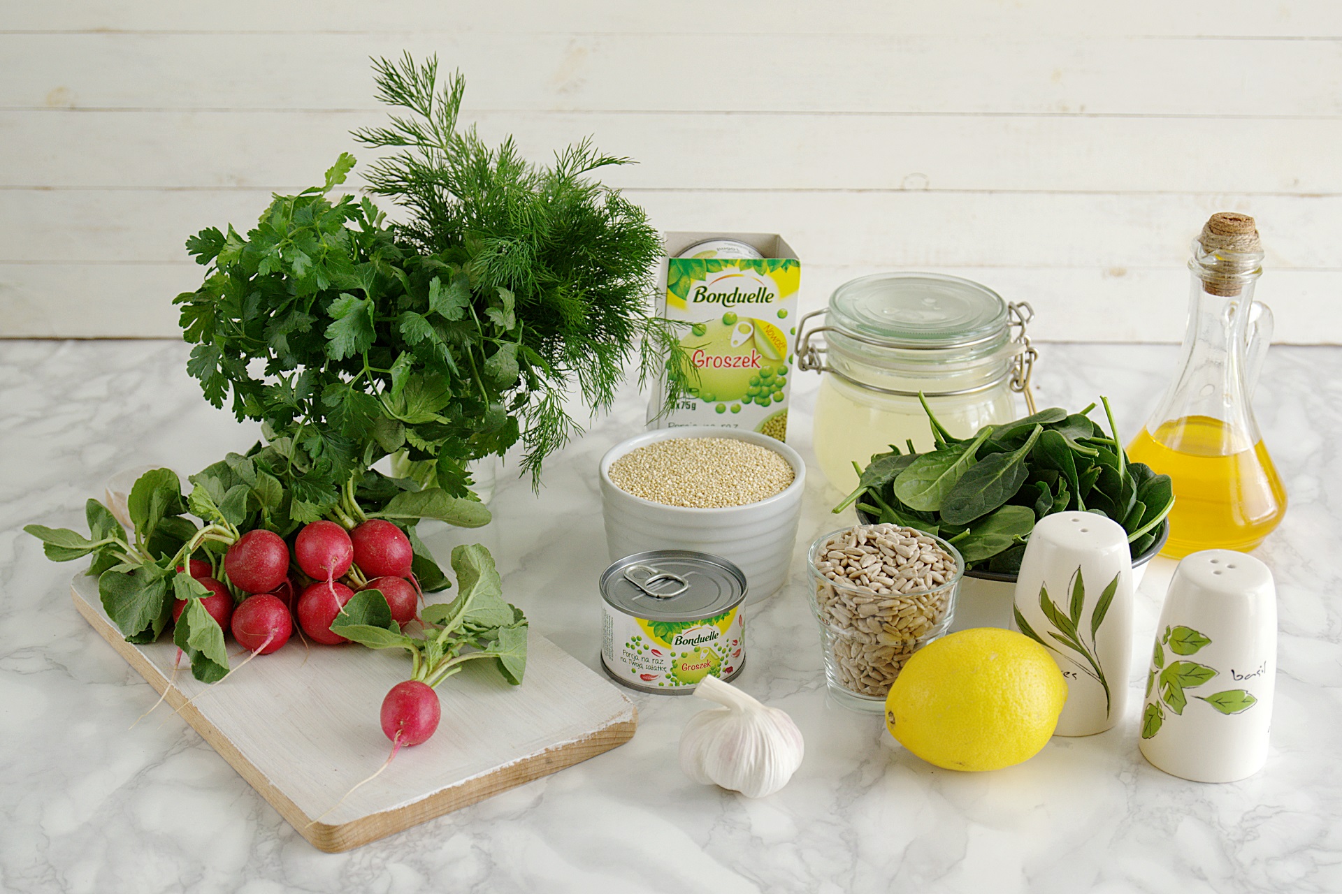 Sałatka z quinoa, groszkiem, rzodkiewką i ziołami - Składniki
