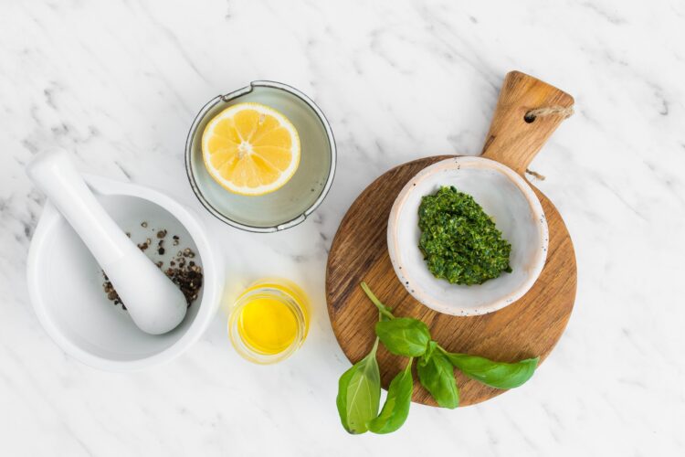 Sałatka ziemniaczana z sosem bazyliowym i szparagami - Krok 2