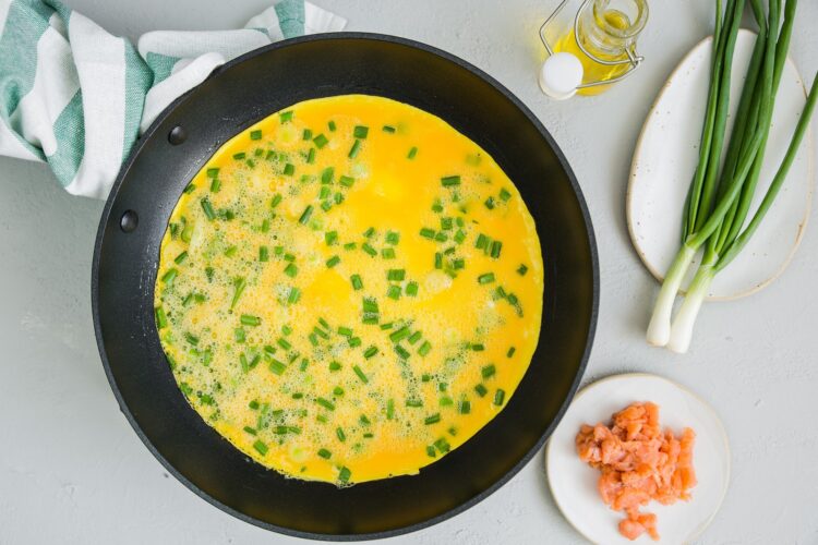 Roladka z omleta z kukurydzą i łososiem - Krok 3