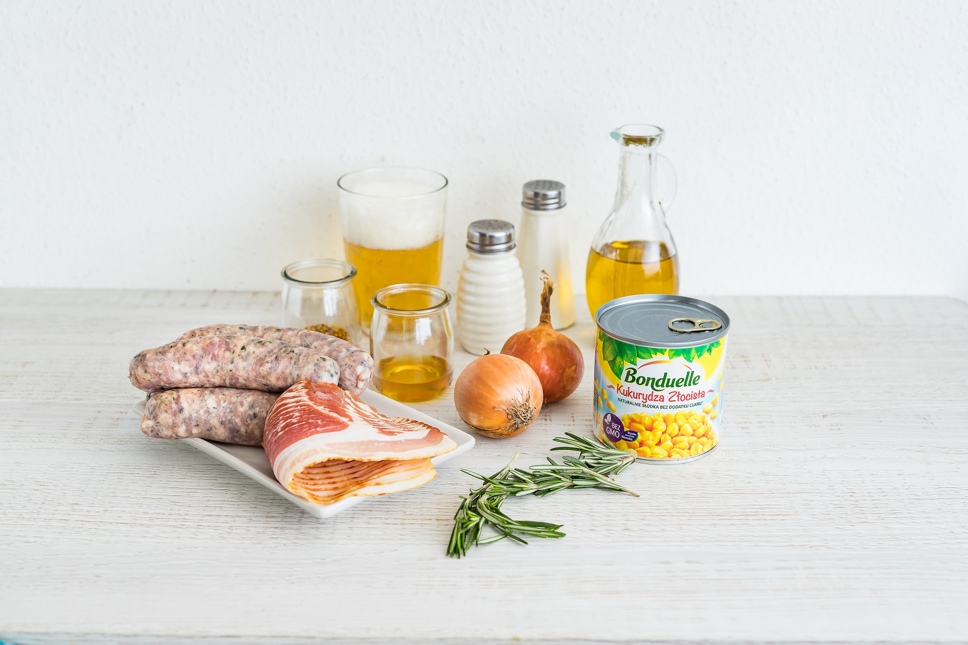 Biała kiełbasa pieczona w boczku z kukurydzą - Składniki