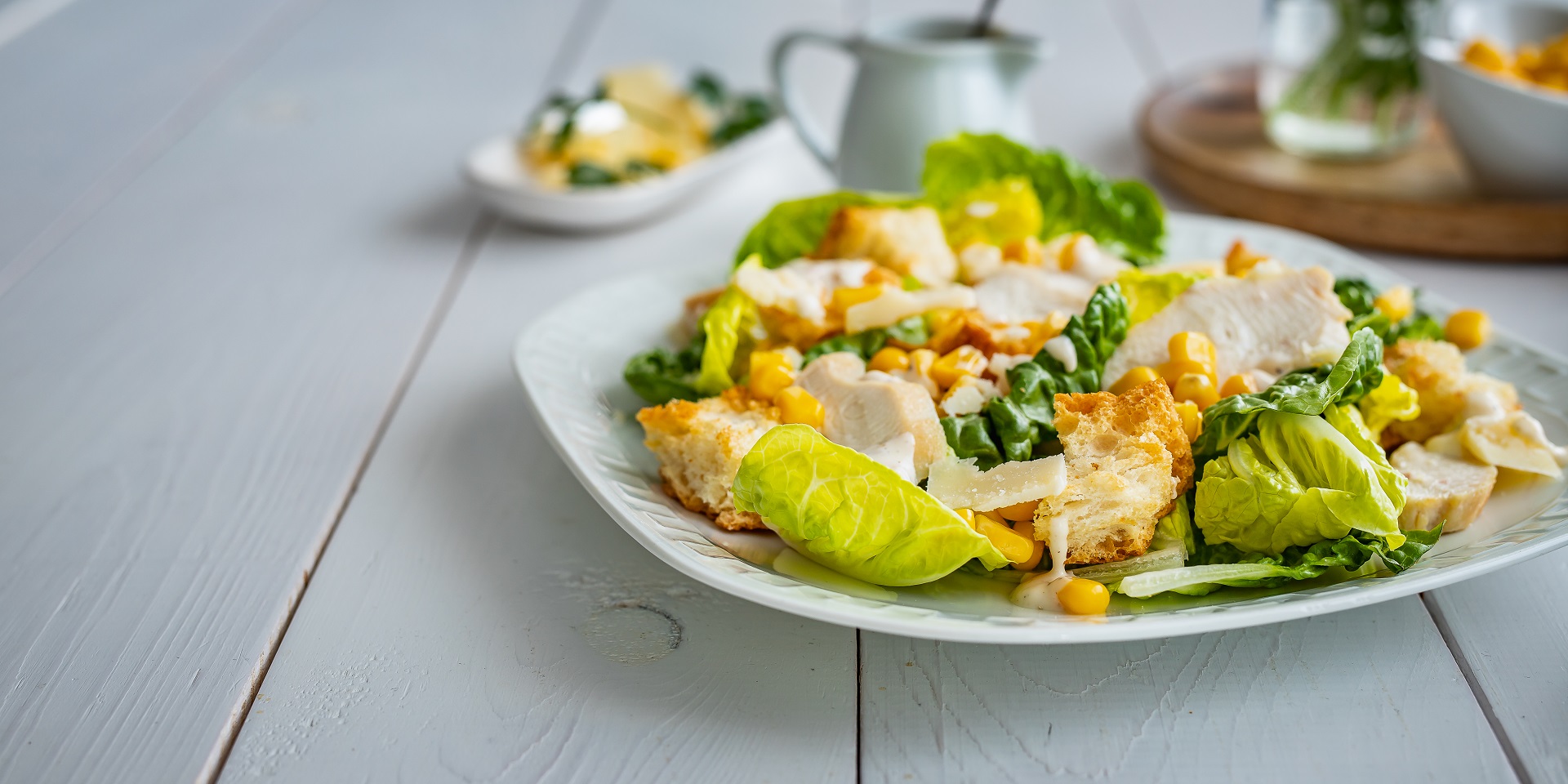 Sałatka cezar z kukurydzą