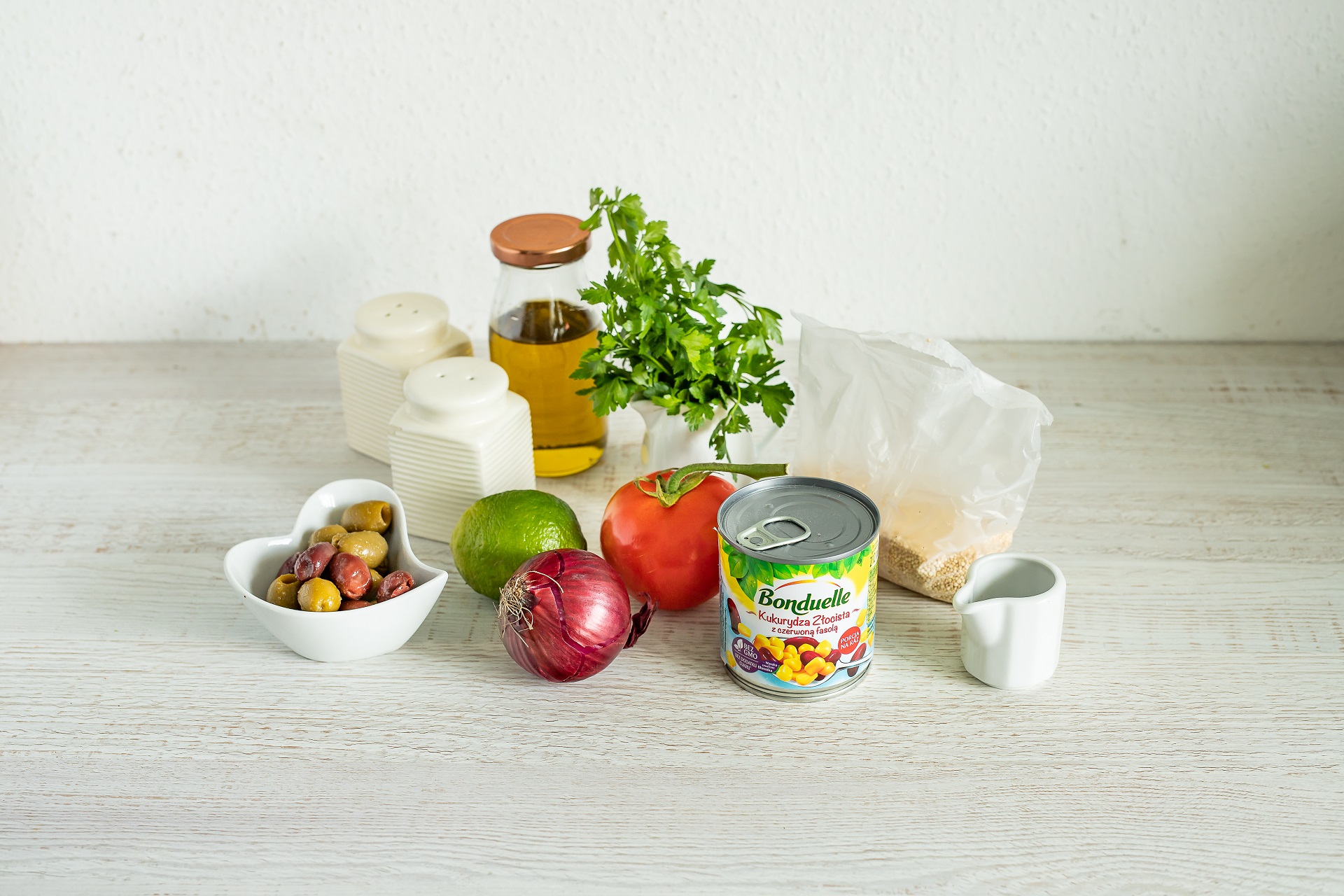 Meksykańska sałatka z quinoa z pomidorowym dressingiem - Składniki