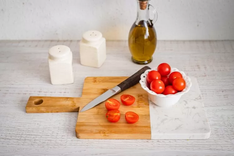 SaÅ‚atka z grillowanym Å‚ososiem, fasolÄ… i pomidorami - Krok 3