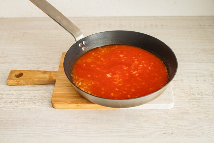 Gryczane klopsiki z borowikami w sosie pomidorowym - Krok 4