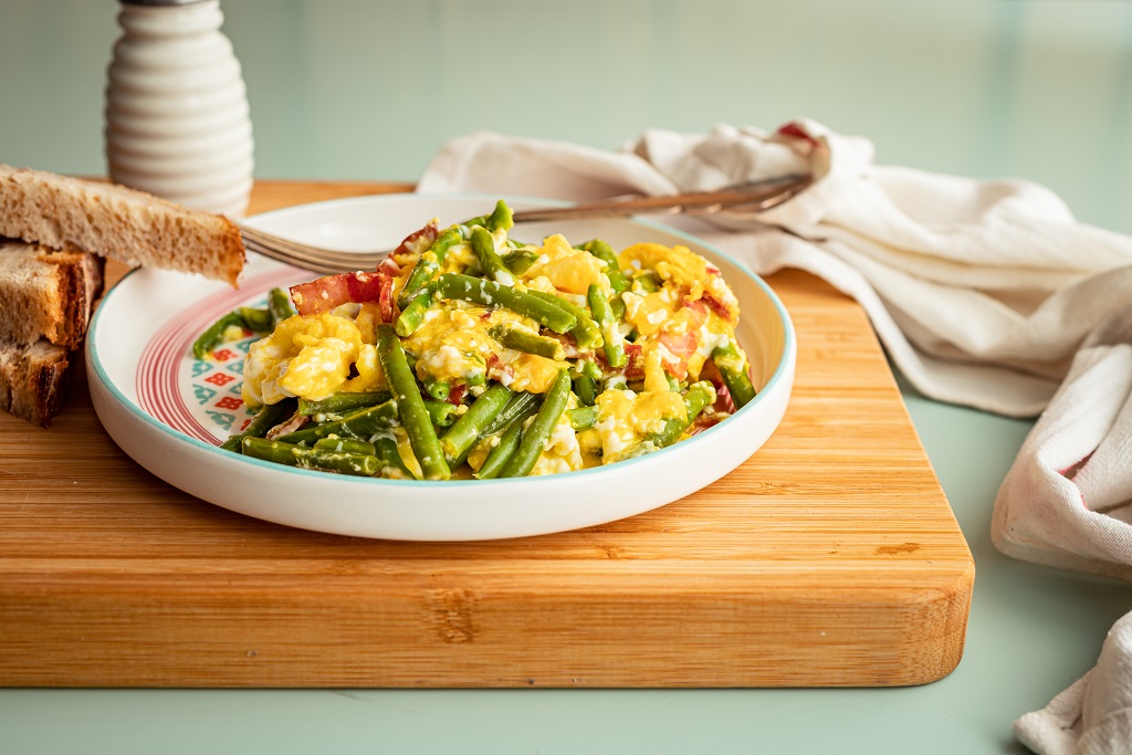 Jajecznica z fasolką szparagową