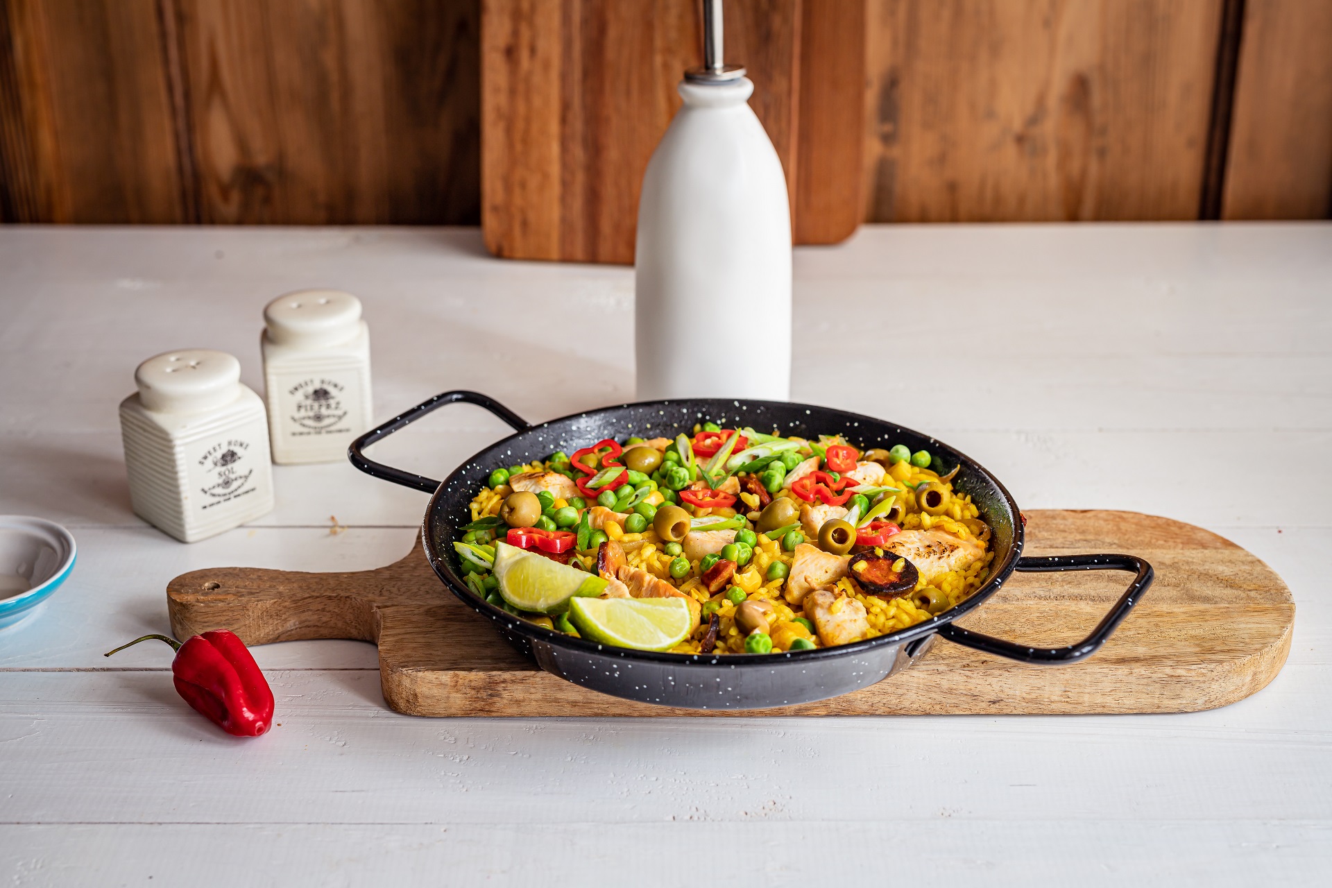 Paella z kurczakiem i chorizo Warzywne Inspiracje