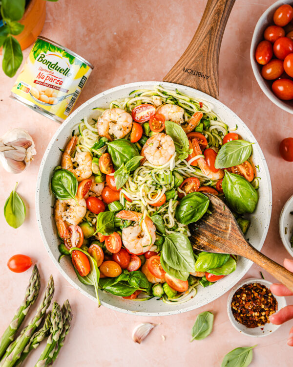 Podsmażanie całego dania na patelni.